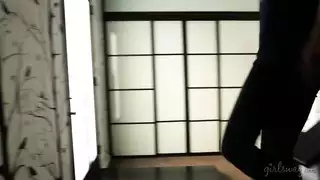 جلسة جنس سحاقية: تدليك مهبل ساخن وهزة الجماع