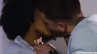 فيلم جنسي ثلاثي: زوجة تتقاسم مع خادمة شبقية