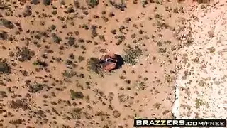 تقبيلها يشعلني، رائحتها تدفعني للجنون