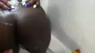 اثنين من الجمال الأبنوس تقبيل الحمار بعضهم البعض قبل أن ينزلوا والقذرة