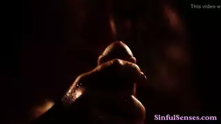 فتاة مراهقة تشيكية ضيقة المهبل تمط بواسطة قطار من الرجال