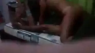 الجنس الصارخ: ثلاثينيون مثارون يمارسون الجنس كالحيوانات