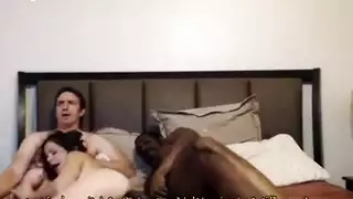 ديوث متلصص: الزوج يصور زوجته وهي تحب القضيب الأسود