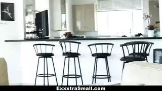 يائسة من أجل السائل المنوي: مثلية نحيفة تمارس الجنس مع شريكتها السابقة