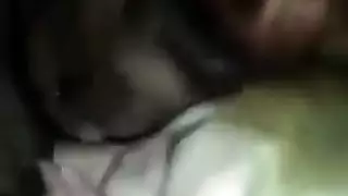 خيال ثلاثي: فرجان ضيقان لقضيب محظوظ