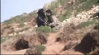 نيك في الصحراء العربية: أثداء كبيرة ترتد على الصخور