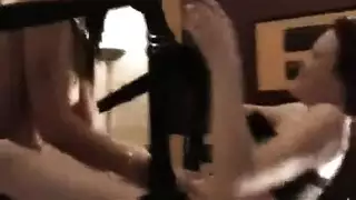 يوجد رجال شرطة سحاقيات رائعون يملكون تسجيلات جنسية سحاقية مجنونة أثناء وجودهم على الكرسي