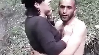 رجل متزوج يمارس الجنس مع جارتين في وضعية متقدمة