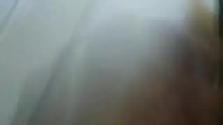 الديك الأسود الكبير موجود بالفعل في كسها المشعر ، فماذا ستفعل