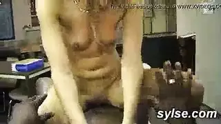 الجماع المحرم: تمديد فرجها الضيق