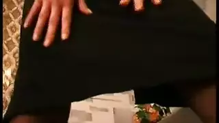 أميرة النفط تأخذ قضيبًا كبيرًا في كسها