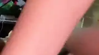 احتفال نيك عائلي عربي: زوجة وأخت مراهقة في فعل قوي