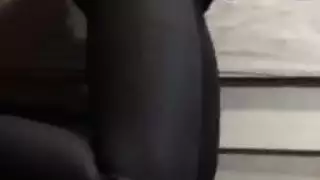 بنات عم ساخنات يكشفن عن مهبلهم المبلل للكاميرا