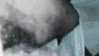 إباحية متعرجة: رجل مشعر يُنكح بعمق حتى يطلق منياً حاراً