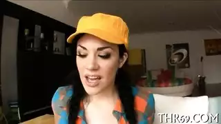 مراهقات في إيلاج مزدوج قاسٍ