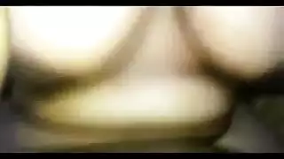 مصفف الشعر يسود عميلته العربية المحتاجة في إباحية عنيفة