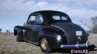 حصلت نسيج صغير مبلل على ما تحتاجه كهدية عيد ميلاد من رجل وليس صديقها