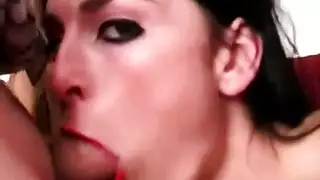 مقلب في الفصل يؤدي إلى مشاهد بورنو صريحة بين معلمة وتلميذ